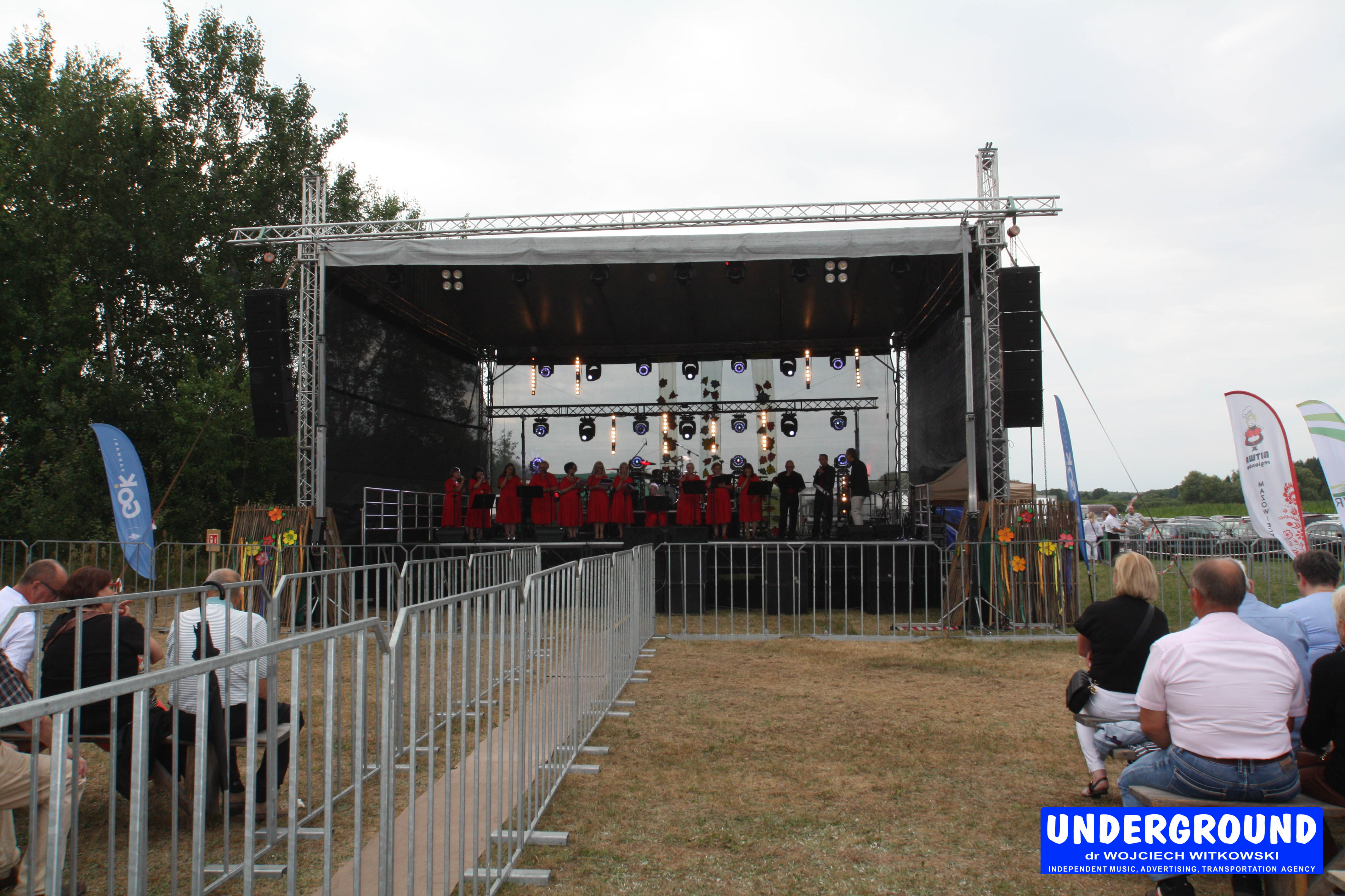 Stage roofing